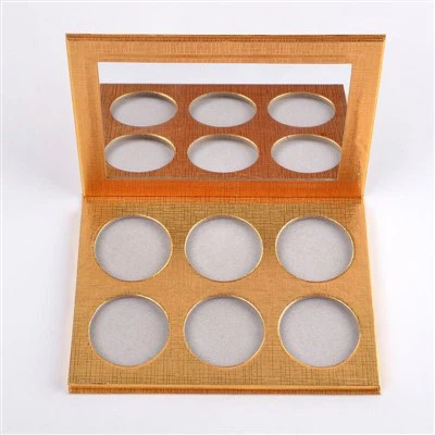 Как правильно складывать пустые палетки для макияжа друг на друга?